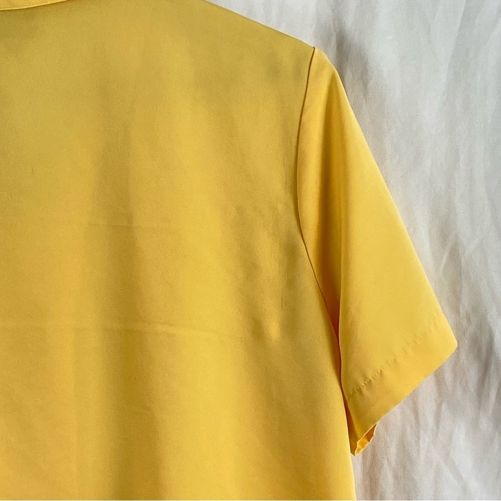 Notations Clothing Co Women's Yellow Button-Up Short Sleeve Top Size Medium - Picture 15 of 16